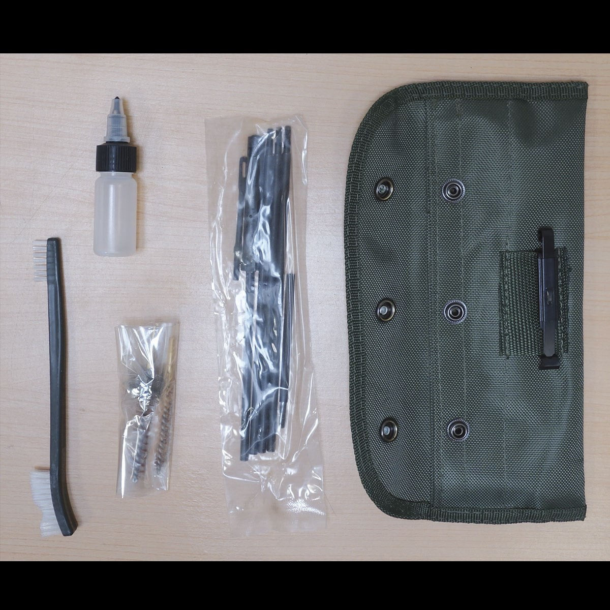 Kit de nettoyage pour FAMAS 5,56 mm avec écouvillon et pochette de rangement
