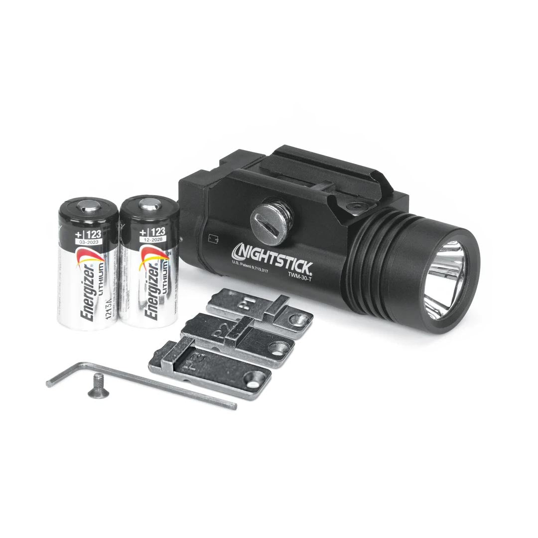 Lampe pour arme Nightstick TWM-30 Turbo 66 000 candela portée 514 m sur deux CR123