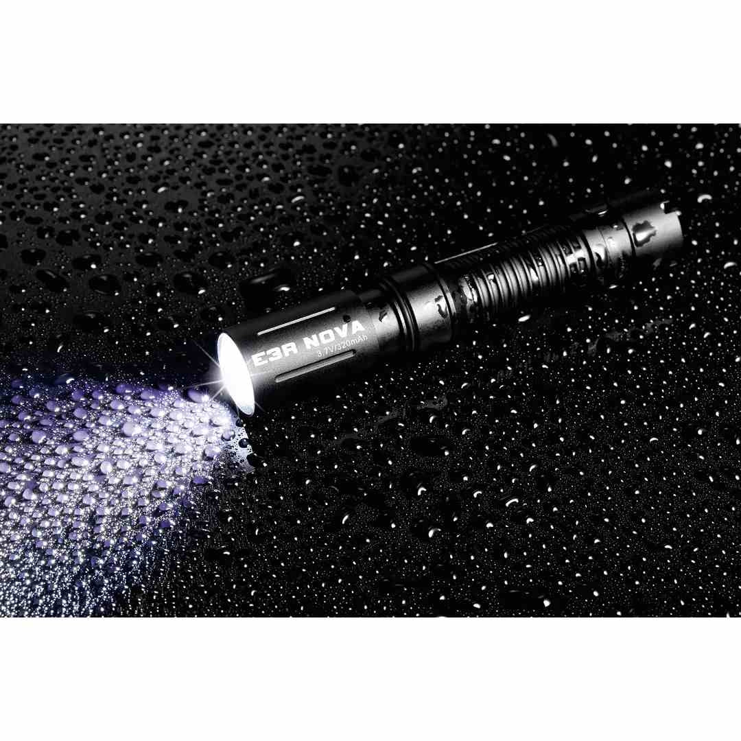 Lampe torche Powertac E3R Nova 820 lumens rechargeable en USB-C pour 36 grammes