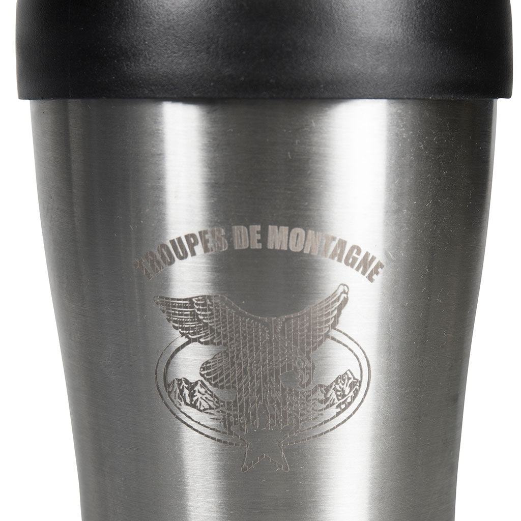 Mug métal Ares aux armes des troupes de montagne pour la popote en garnison