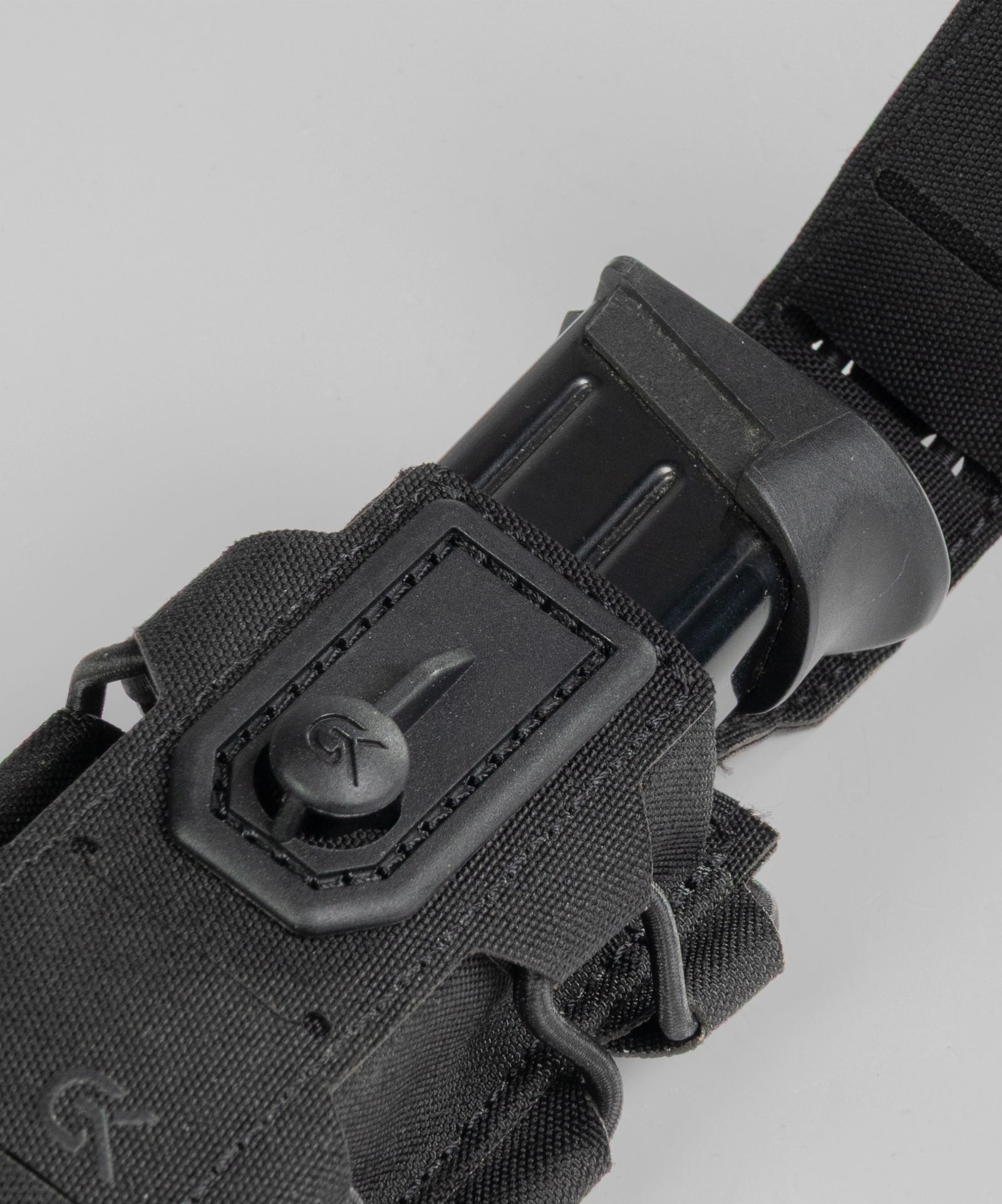 Porte-chargeur 9 mm GK Dutycall sur platine MOLLE en deux finitions