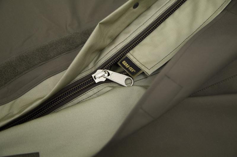 Sur-sac de couchage Carinthia Cover en Gore-Tex 3 couches, étanche et respirant, 1000 g