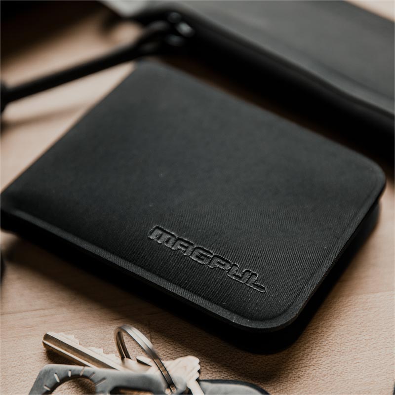 Portefeuille Magpul DAKA Bifold en polymère texturé de 10,47 x 7,74 cm plié