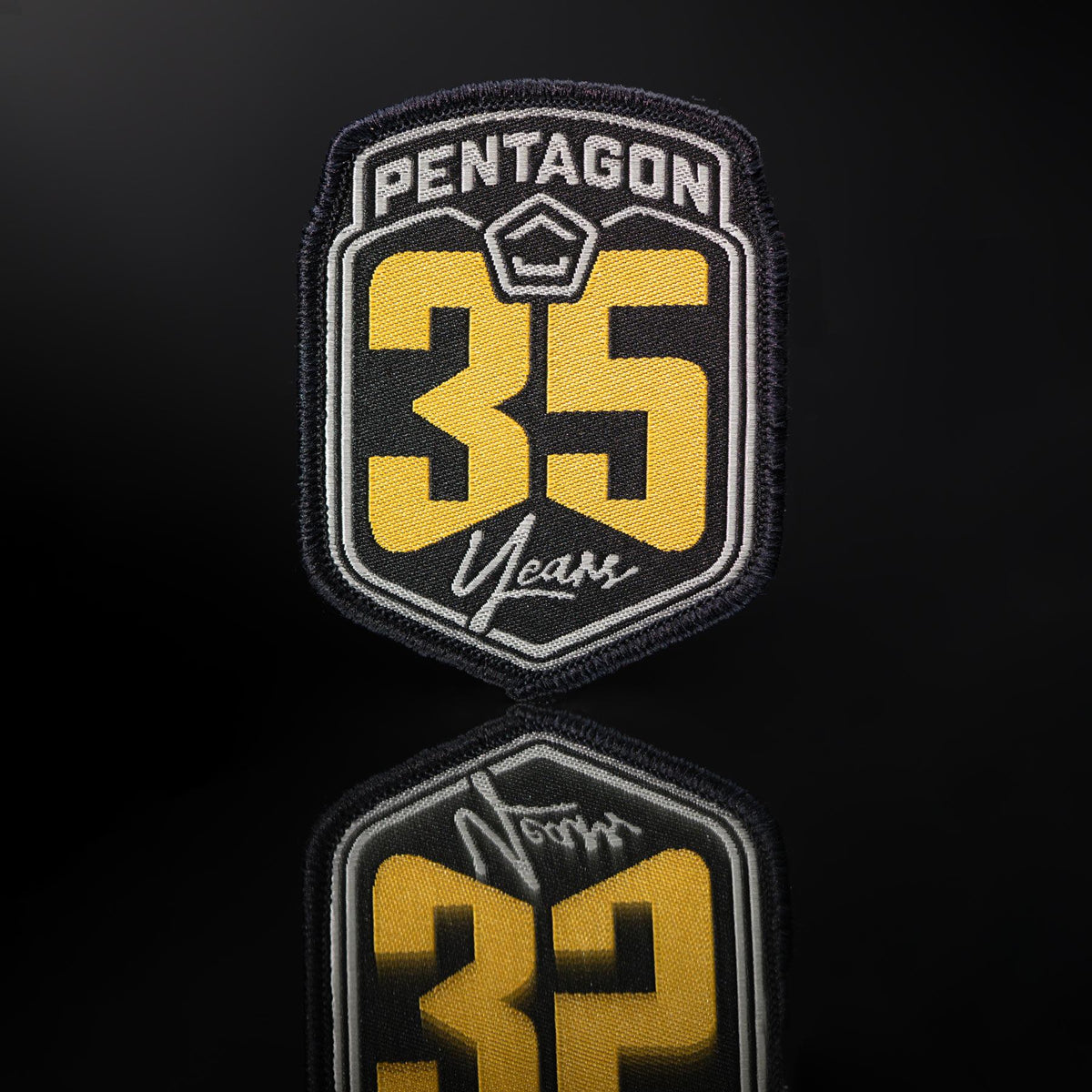 Patch moral Pentagon 35e anniversaire tissé polyester dos auto-agrippant 55 x 70 mm