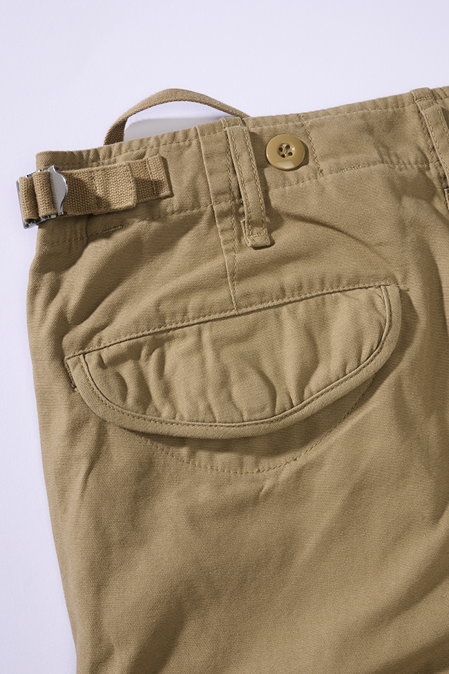 Pantalon Brandit M65 coupe femme en coton ample avec sangles de taille et plis aux genoux