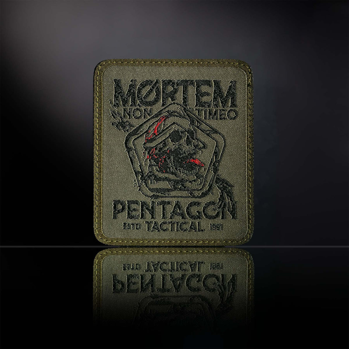 Patch moral Pentagon Mortem Non Timeo tissé polyester 65 x 66 mm dos crochet