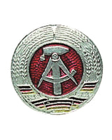 Cocarde de coiffure en métal de l'armée est-allemande, stock de dépôt