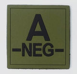 Écusson groupe sanguin en caoutchouc 50 x 50 mm à dos auto-agrippant