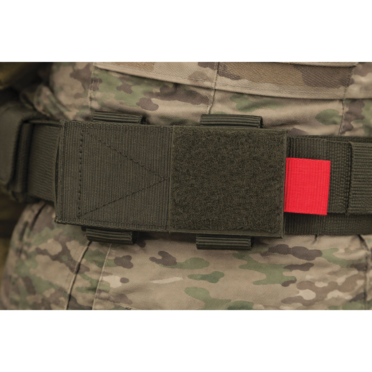 Porte-garrot en polyester attaches MOLLE et passant de ceinturon