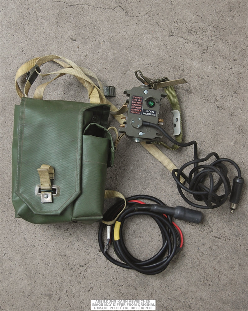 Chargeur de batterie de l'armée suédoise, appareil électrique en surplus d'occasion