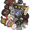Assortiment de cinquante insignes OTAN, lot mélangé issu d'un fonds de stock
