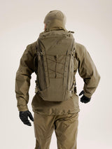 Sac à dos de combat Arc'teryx LEAF Assault Pack 30 litres compatible gilet balistique