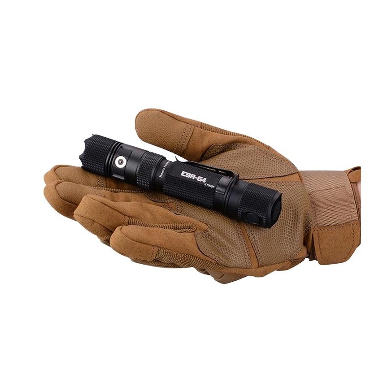 Lampe torche Powertac E9R GEN4 2 550 lumens 9 703 candela sur accumulateur 18650