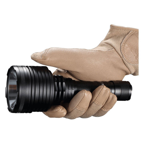Lampe torche longue portée Nitecore P30i 2000 lumens portée 1000 m avec commande déportée