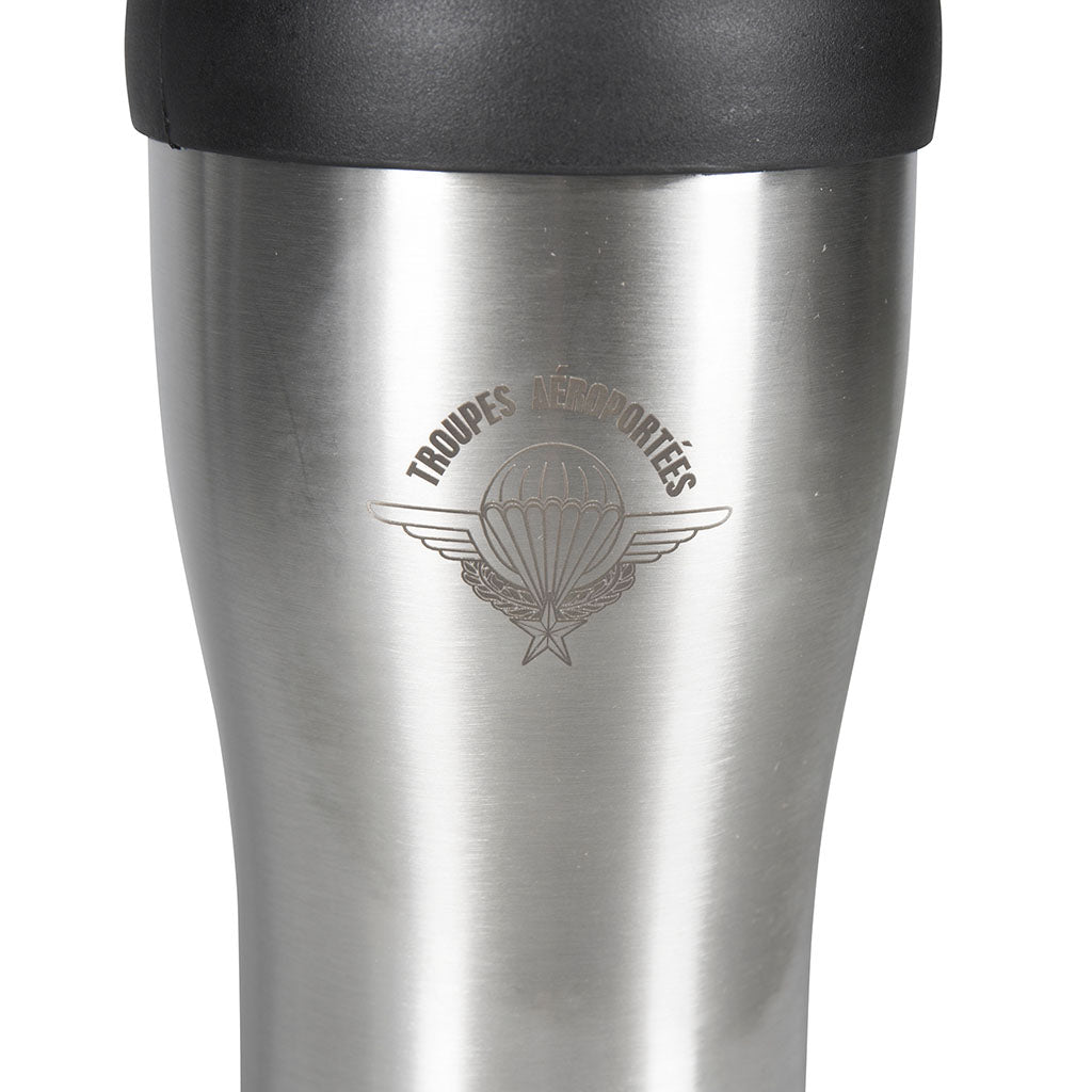 Mug métal Ares gravé aux armes des troupes aéroportées pour popote et bivouac