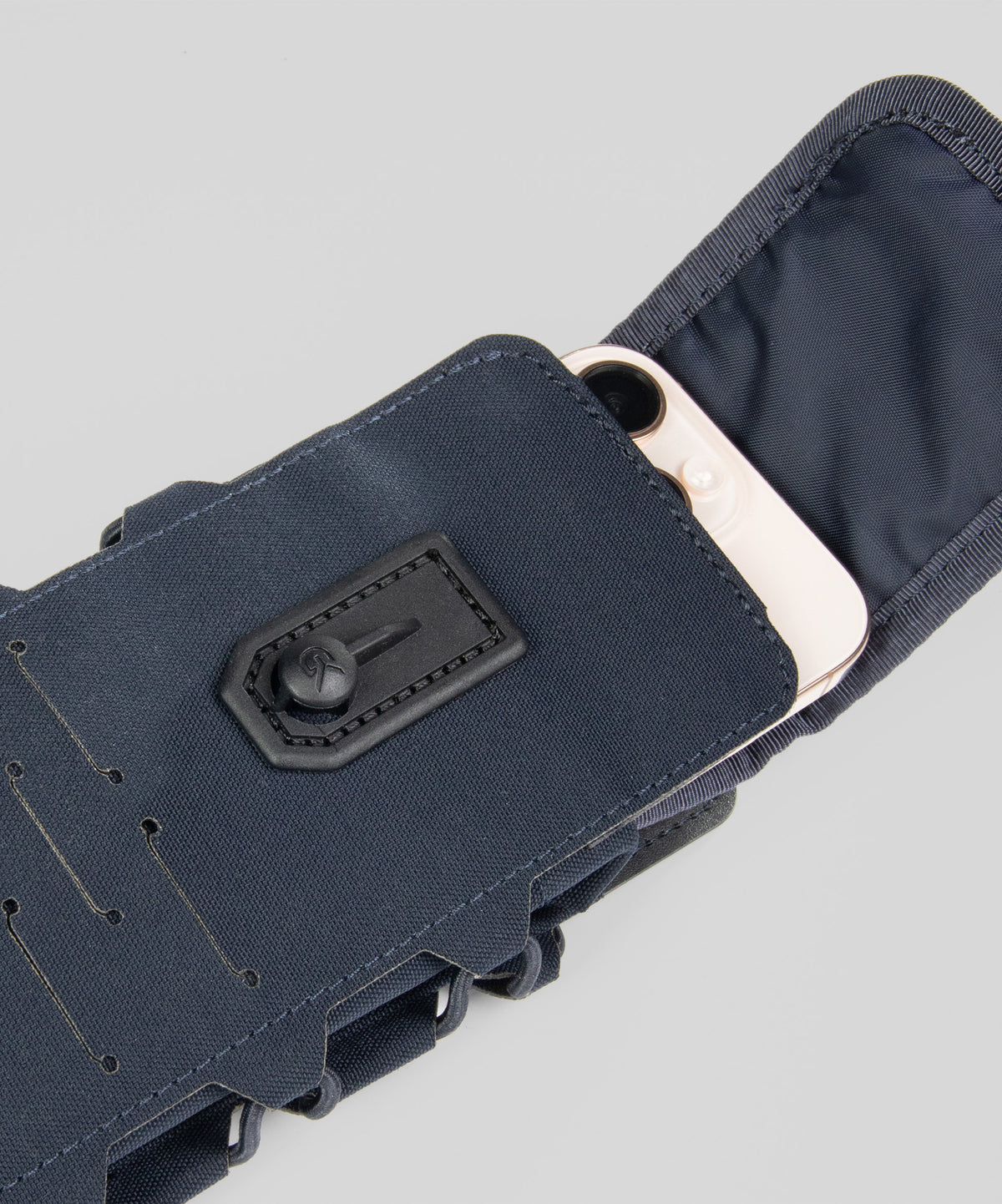 Porte-téléphone GK Dutycall à rabat sur platine MOLLE en deux finitions