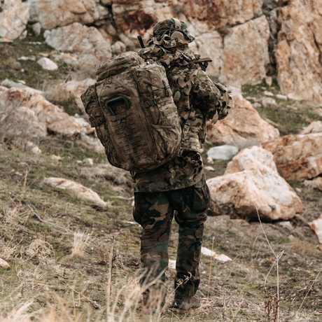 Sac à dos tactique Eberlestock Halftrack 43 L compatible radio PRC-117 avec housse de pluie