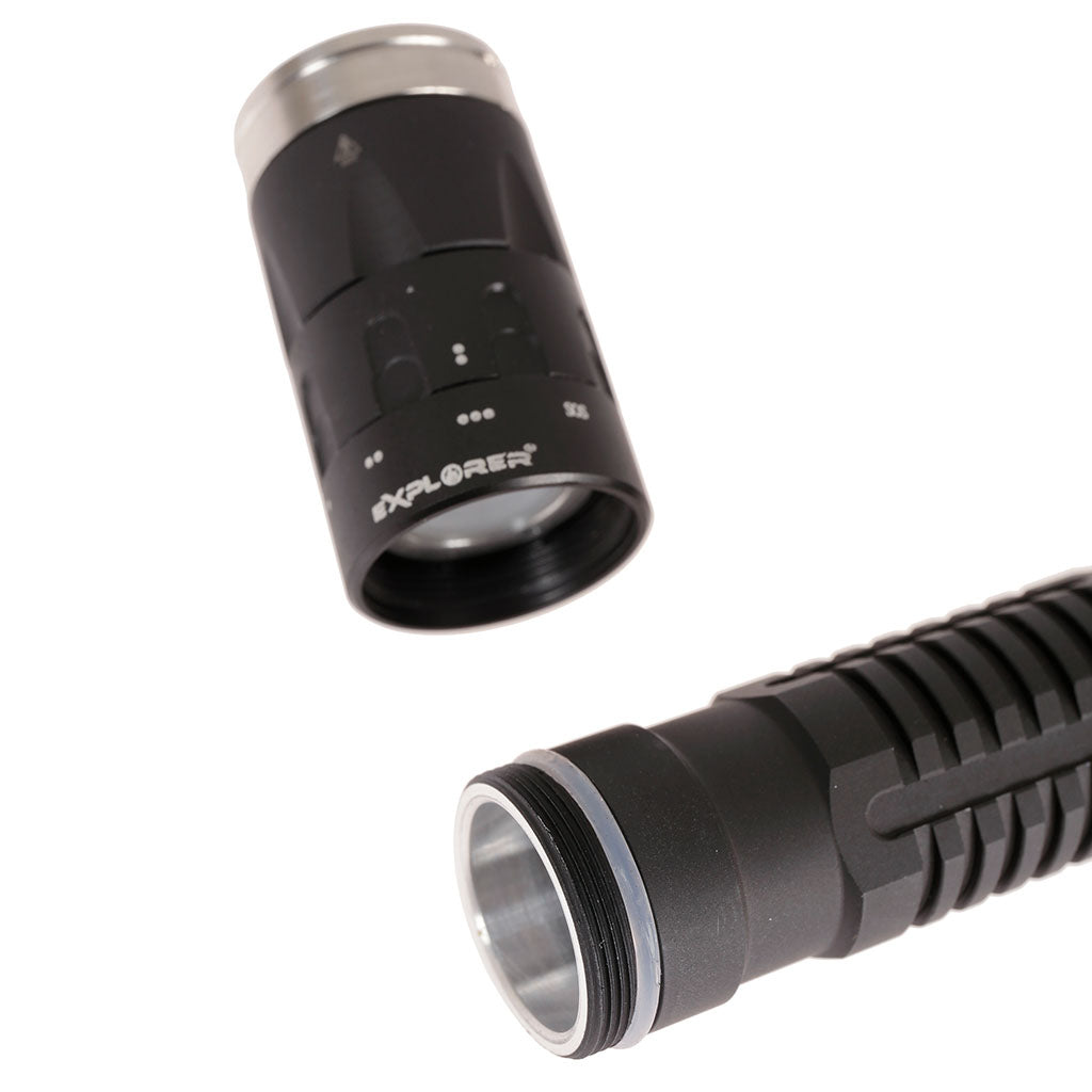 Lampe tactique Ares 200 lumens étanche IPX-8 en aluminium de 69,5 grammes sur 2 piles AA