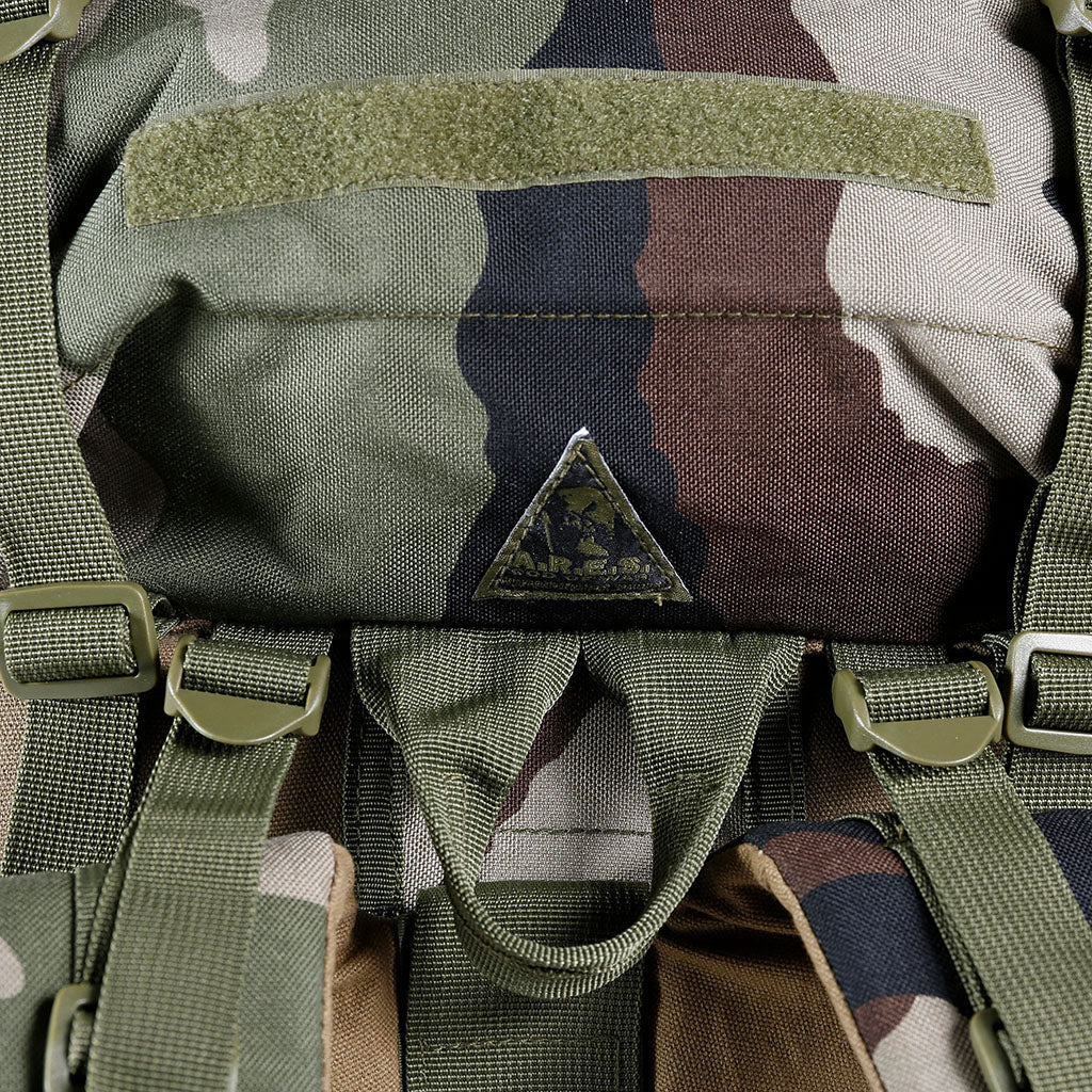 Sac à dos de combat Ares 100 L couvre-sac intégré et poches latérales amovibles MOLLE